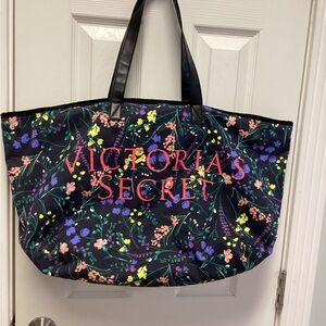 Victoria’s Secret Large overnight tote bag floral design weekend bag feminine